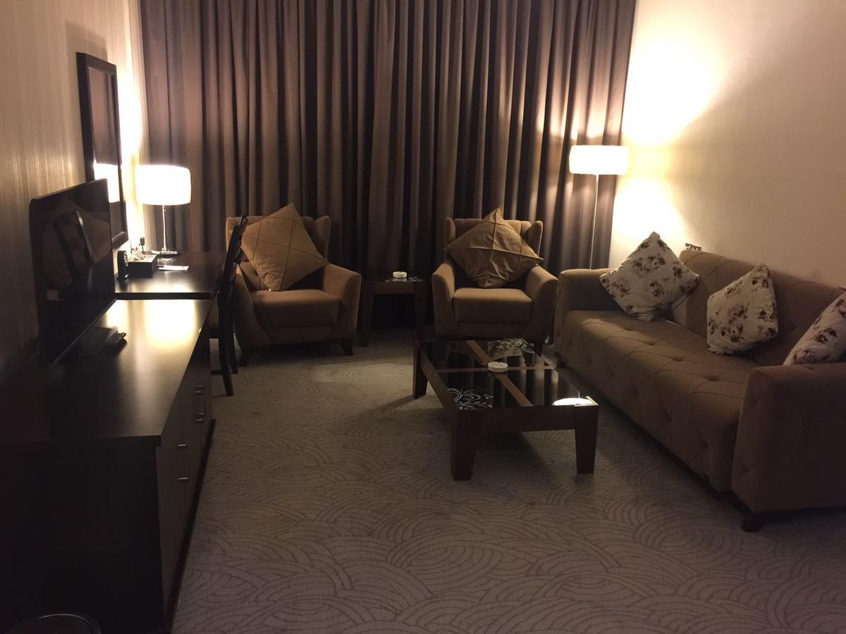 Mnawi Basha Hotel Basra Buitenkant foto