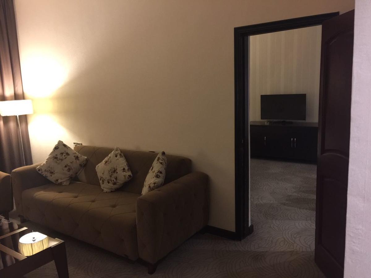 Mnawi Basha Hotel Basra Buitenkant foto
