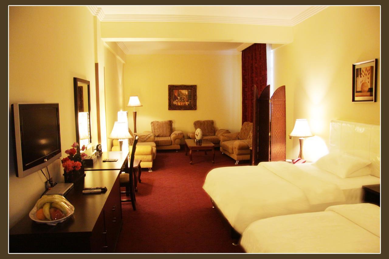 Mnawi Basha Hotel Basra Buitenkant foto