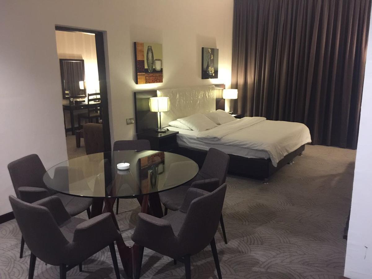 Mnawi Basha Hotel Basra Buitenkant foto