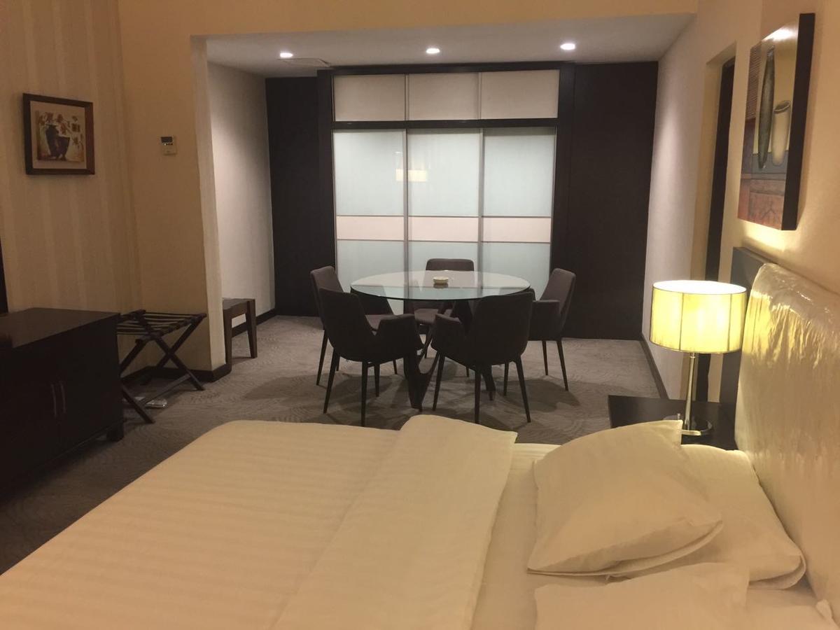 Mnawi Basha Hotel Basra Buitenkant foto