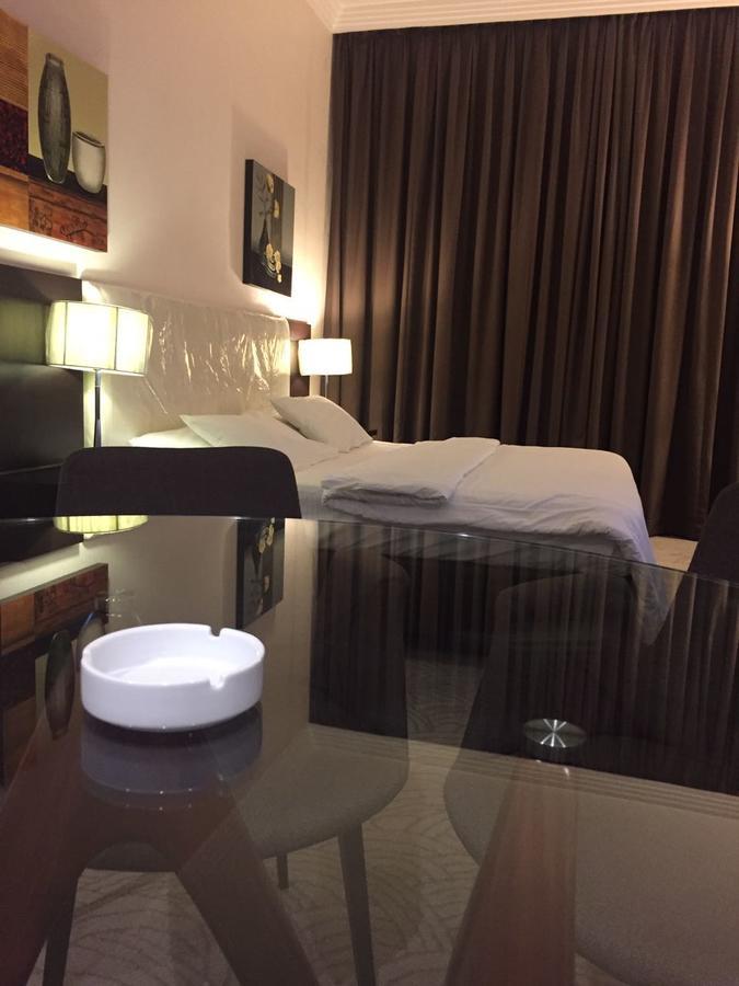 Mnawi Basha Hotel Basra Buitenkant foto