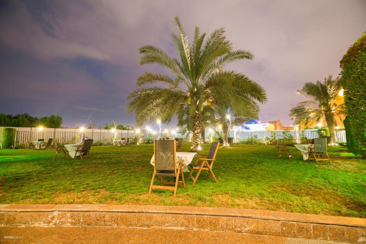 Mnawi Basha Hotel Basra Buitenkant foto
