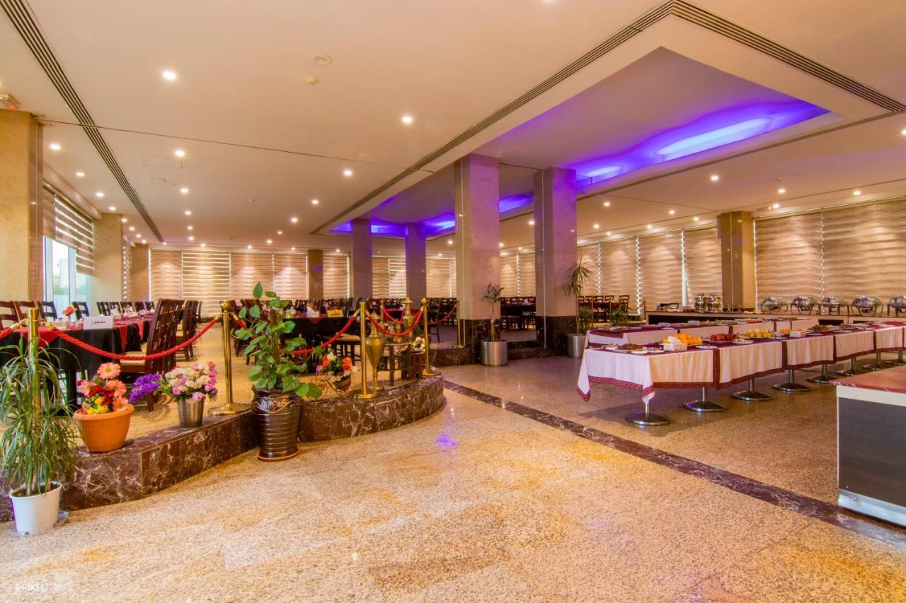 Mnawi Basha Hotel Basra Buitenkant foto