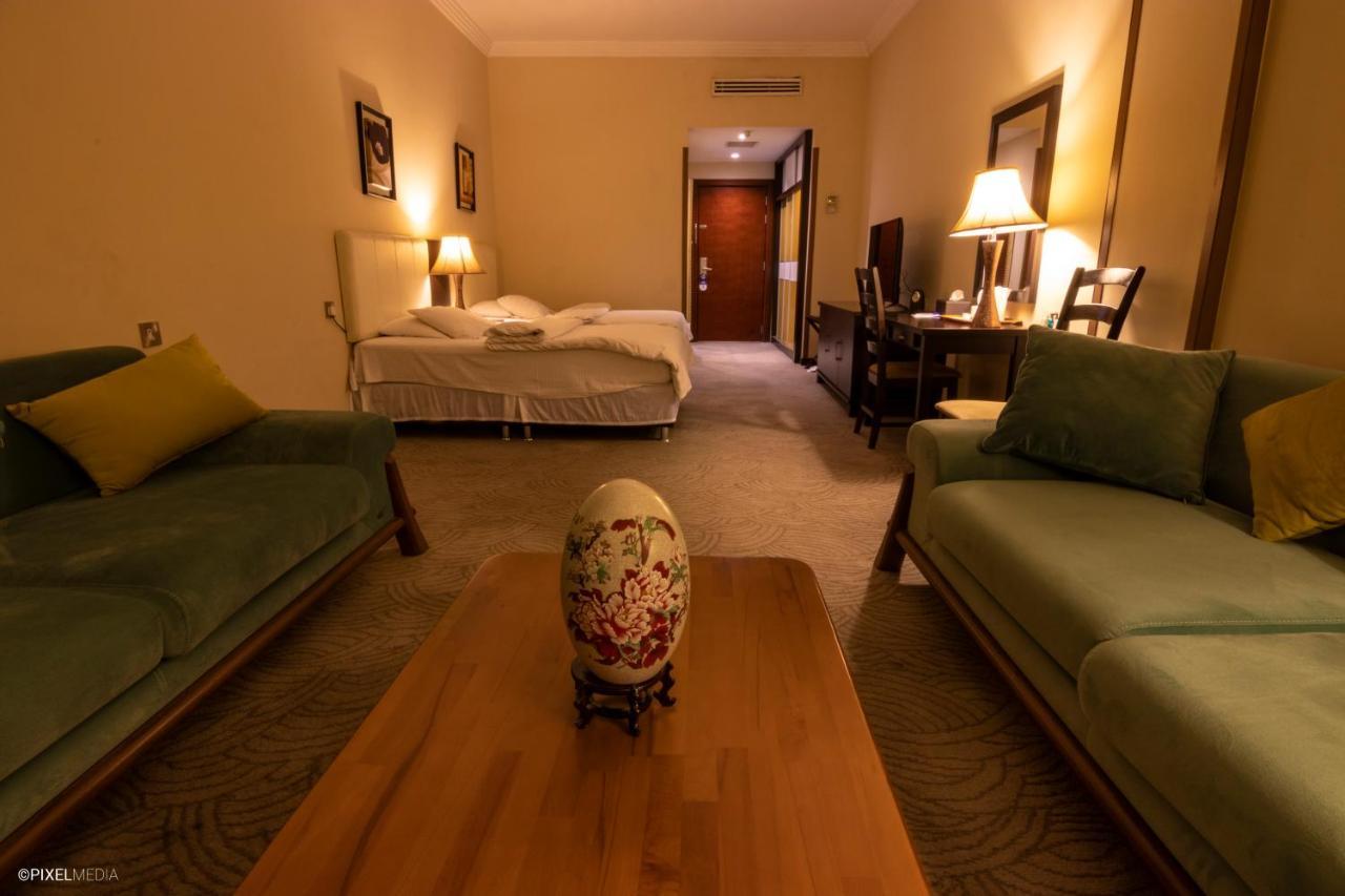 Mnawi Basha Hotel Basra Buitenkant foto